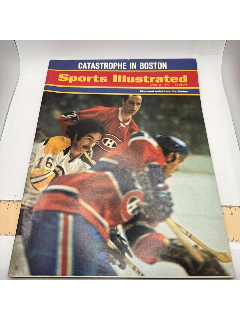 1971 April 26 Sports Illustrated Magazine, Montreal Out skates Bruins (MH571)